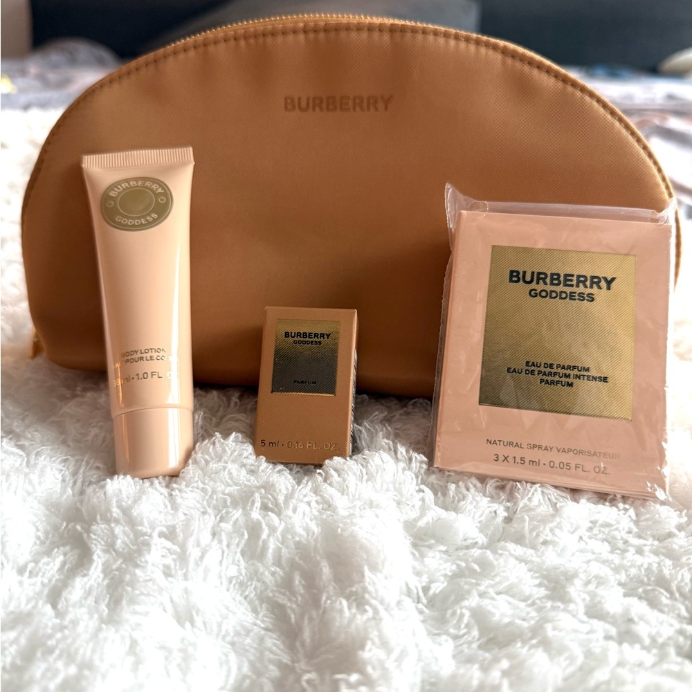 NEW Burberry Camel Cosmetic Pouch + gift set